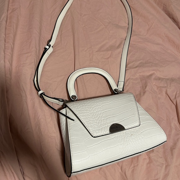 Guess Handbag - Picture 2 of 6